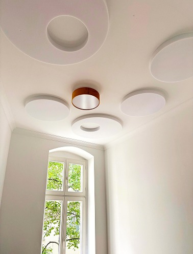 Therapieraum mit Soundpaneelen an Decke
